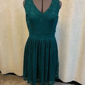 Danny and Nicole green dress size 6p